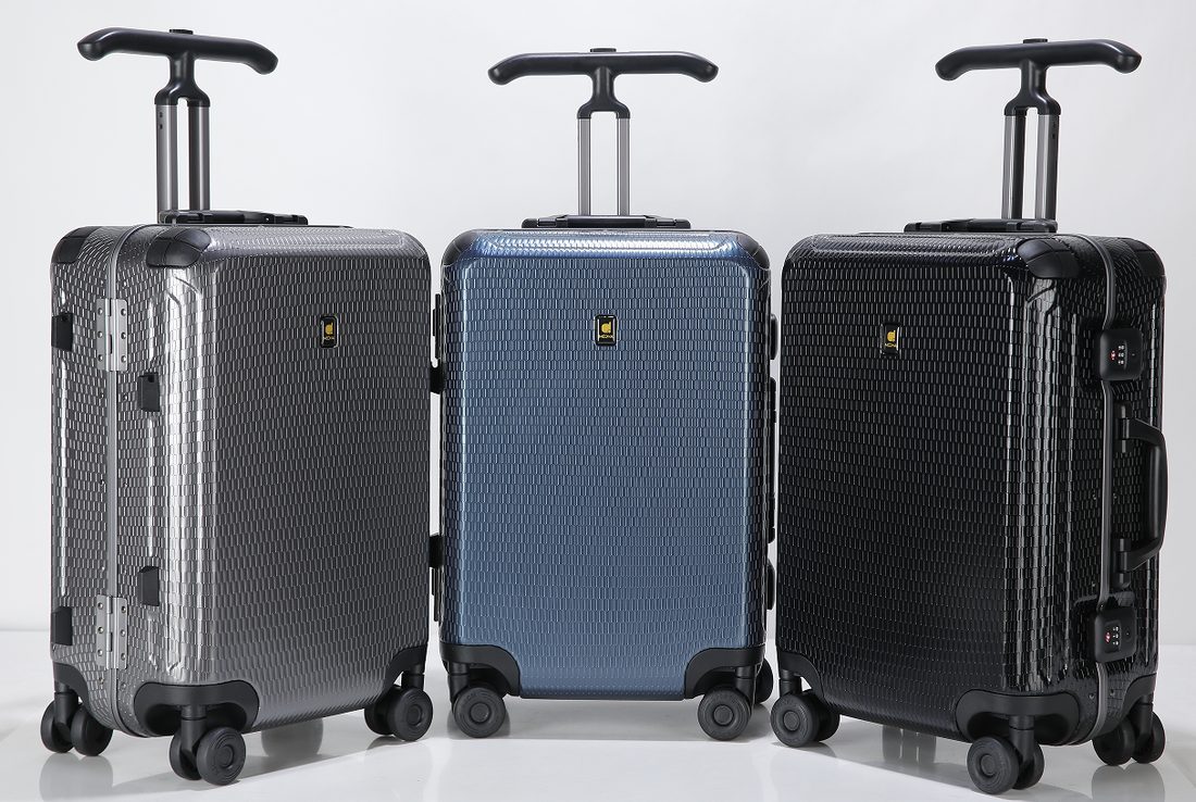 Line-frame luggage trio in dark colors